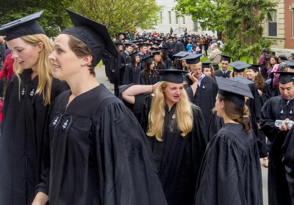 Ambasada României la Washington urmăreşte îndeaproape evoluţiile generate de decizia Administraţiei SUA de a revoca certificarea programului Harvard pentru studenţi internaţionali