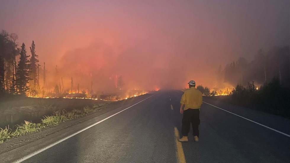 Canada, distrusă de incendiile de vegetaţie. Fumul a ajuns până în SUA, iar zeci de mii de oameni au fost evacuaţi