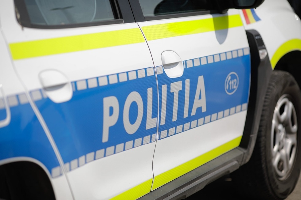 O tânără a decedat după ce a fost împuşcată pe stradă de un bărbat. Criminalul s-ar fi sinucis