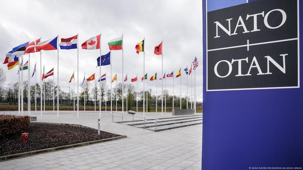 NATO le cere membrilor europeni să-şi mărească de cinci ori capacitatea de apărare aeriană terestră
