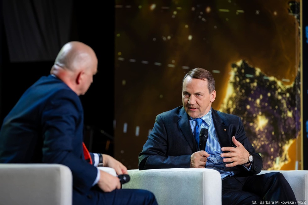 Ministrul polonez de externe i-a întors ironia lui Musk: Vezi, uriaşule, politica este mai grea decât credeai