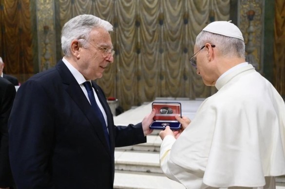 Mugur Isărescu s-a întâlnit cu Papa Leon al XIV-lea, la Vatican. Ce cadou i-a oferit