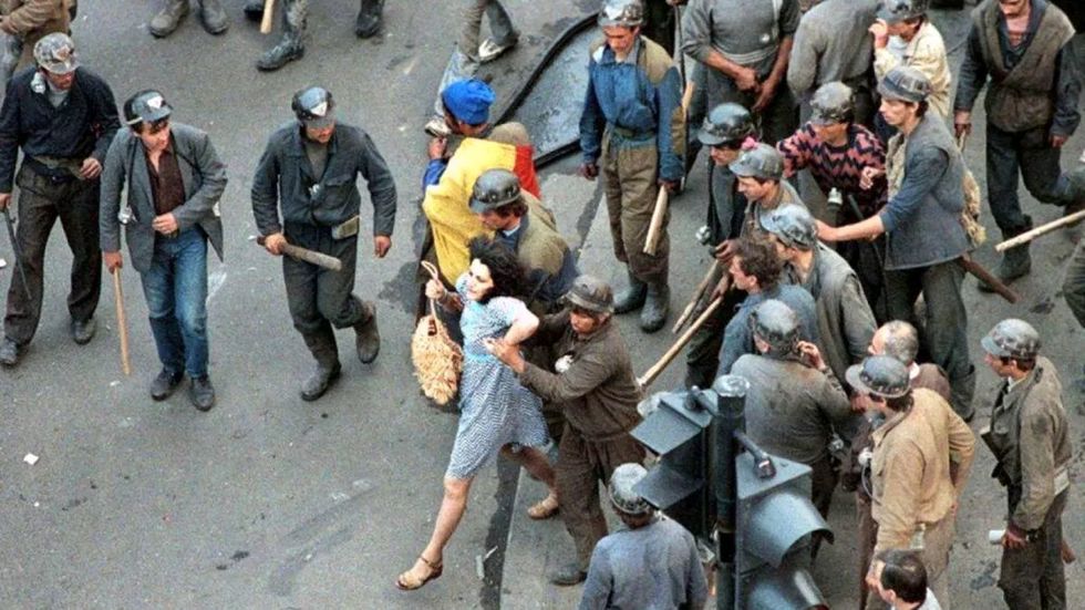 35 de ani de la înăbuşirea Fenomenului Piaţa Universităţii cu ajutorul minerilor
