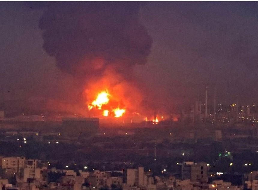 Teheranul ameninţă să continue să ”bombardeze intensiv” Israelul până la oprirea atacurilor israeliene. SUA le pot opri ”cu un singur telefon”, pentru a-l face să tacă pe unul ca Netanyahu