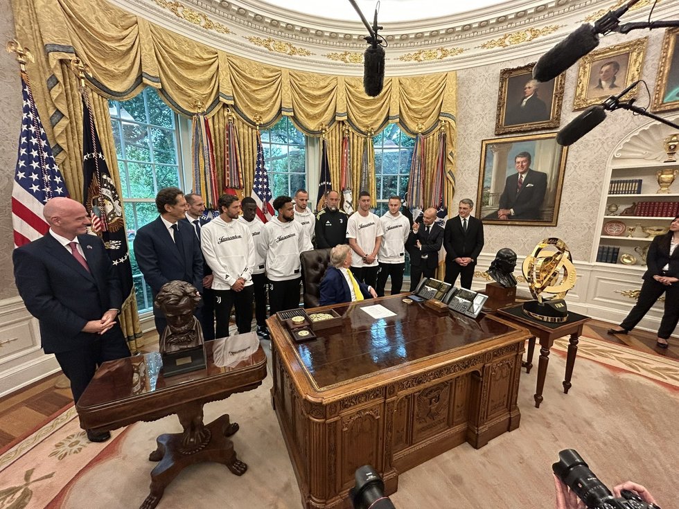 Trump primeşte jucători şi oficiali de la Juventus la Casa Albă, abordând subiecte sensibile precum războiul din Iran, migraţia şi transsexuali