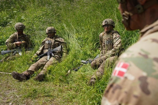 Nordicii dau tonul: Ţara care introduce serviciul militar obligatoriu şi pentru femei