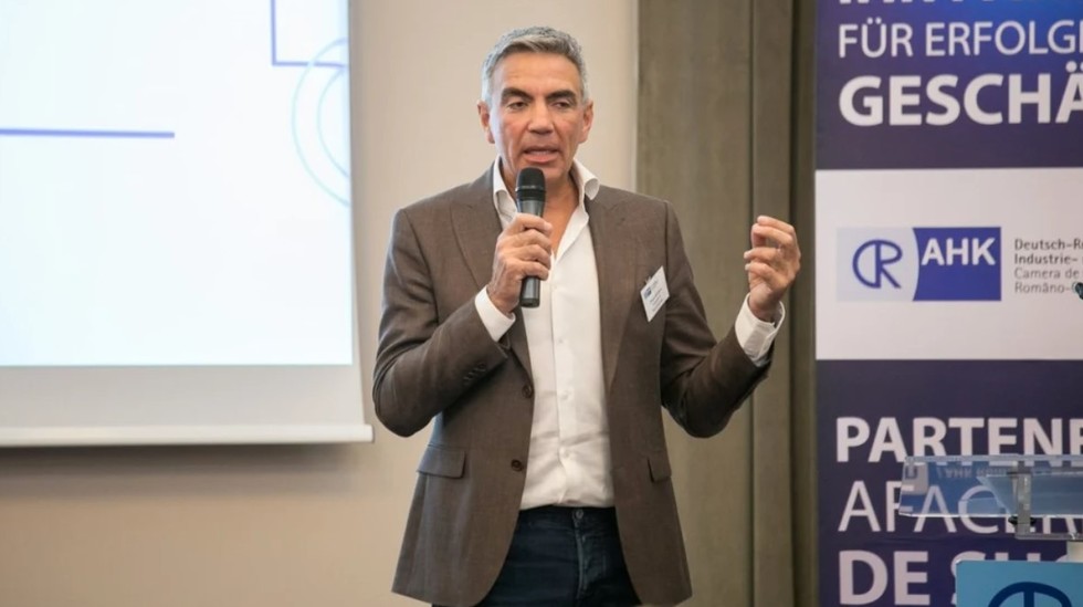 Dragoş Anastasiu: "Aşteptăm mâine pachetul fiscal, mai larg, o să fie o ordonanţă trenuleţ" / "Riscăm scăderea ratingului la junk, e scenariul Grecia 2010"
