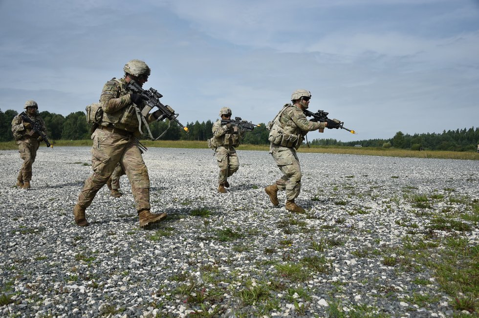 Serviciul militar obligatoriu, în extindere în ţările Europei. Care sunt modificările preconizate în anii următori