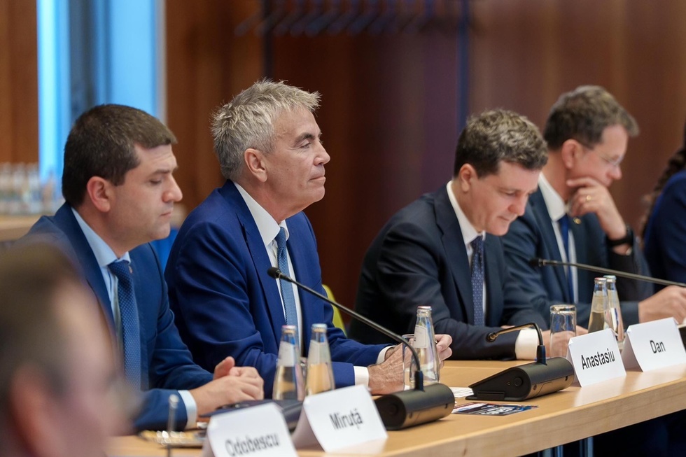 Vicepremierul Dragoş Anastasiu şi-a anunţat demisia din funcţie