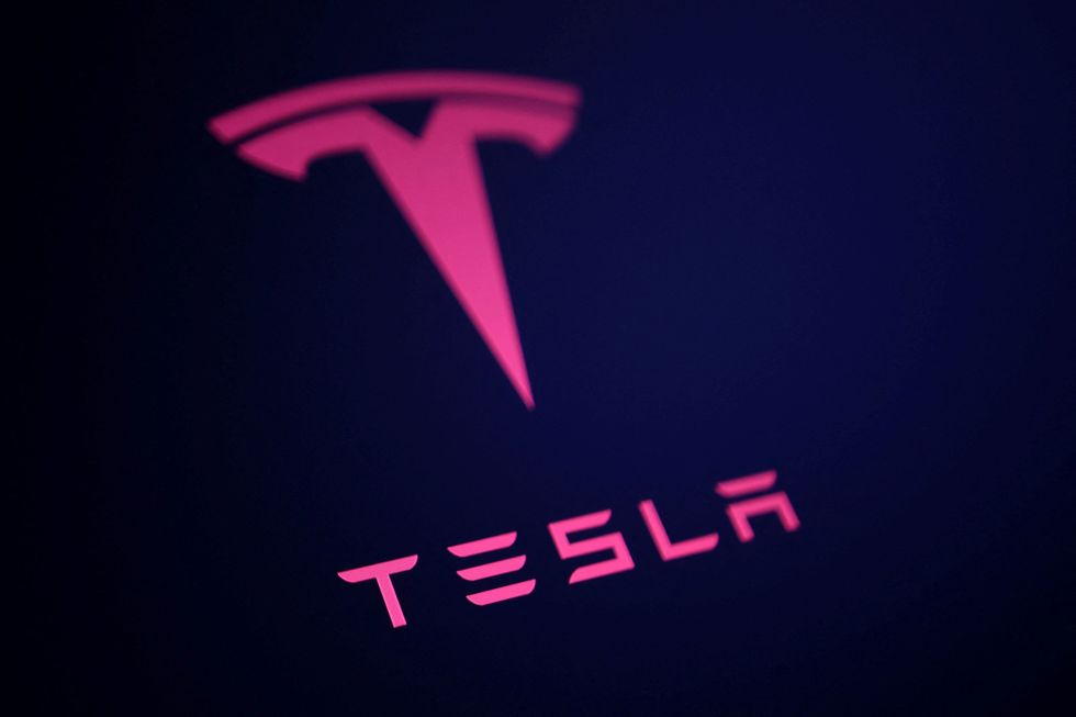 Autorităţile americane verifică Tesla pentru raportarea întârziată a accidentelor legate de sistemele de asistenţă la condus