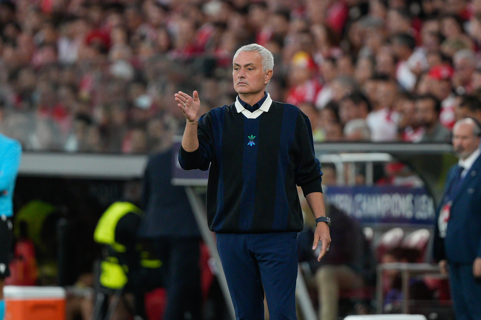 Jose Mourinho a fost demis de Fenerbahce. "The Special One", aproape de a semna cu o echipă din Premier League