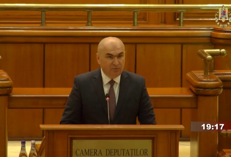 VIDEO LIVE. Ilie Bolojan prezintă acum în Parlament măsurile pentru care Guvernul îşi angajează răspunderea