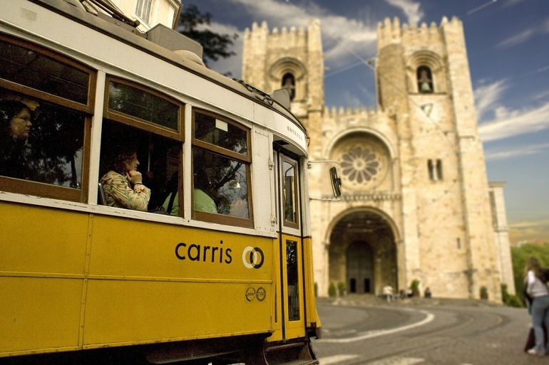 Accidentul de funicular de la Lisabona: Un prim raport arată că un cablu de legătură era rupt. Totul s-a întâmplat în mai puţin de 50 de secunde