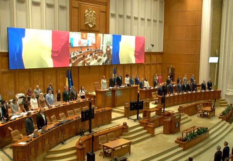 LIVE VIDEO. Două din cele 4 moţiuni de cenzură împotriva Guvernului au picat. Urmează dezbaterile pentru următoarele 2 