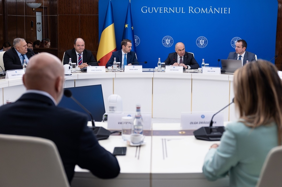 Bolojan a discutat cu reprezentanţii retailerilor despre promovarea produselor româneşti şi plafonarea preţurilor