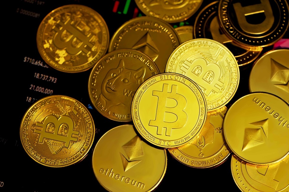 Legea care scuteşte de impozit câştiguri din tranzacţii cu criptomonede a fost retrimisă în Parlament de către preşedintele Nicuşor Dan
