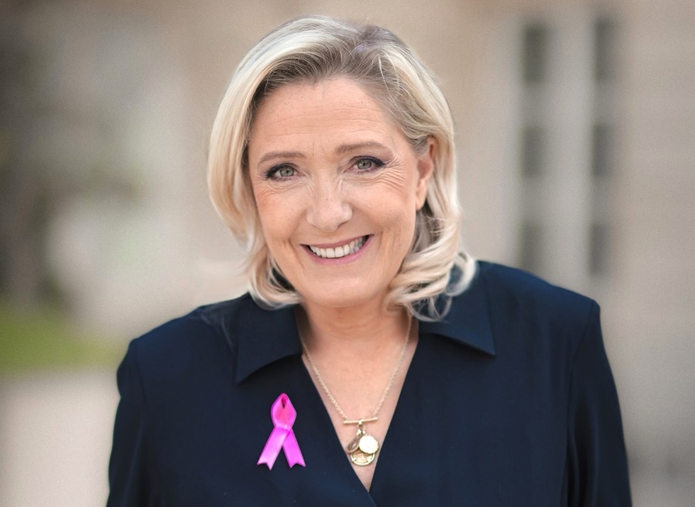 Le Pen: Voi vota împotriva oricărei variante de guvern. Aştept dizolvarea parlamentului sau demisia preşedintelui