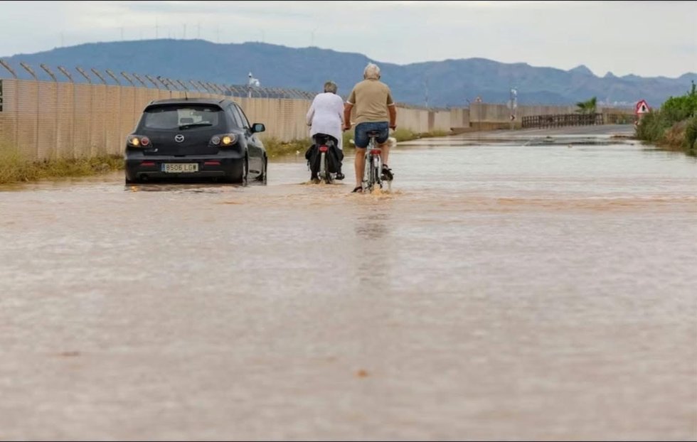 Inundaţii catastrofale în sud-estul Spaniei. Mii de oameni sunt izolaţi