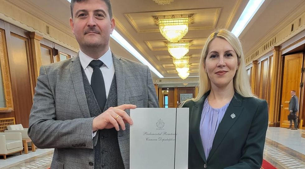 Proiectul prin care actele prezentate în copie să fie conformate cu originalul şi prin semnătură electronică, adoptat de Camera Deputaţilor