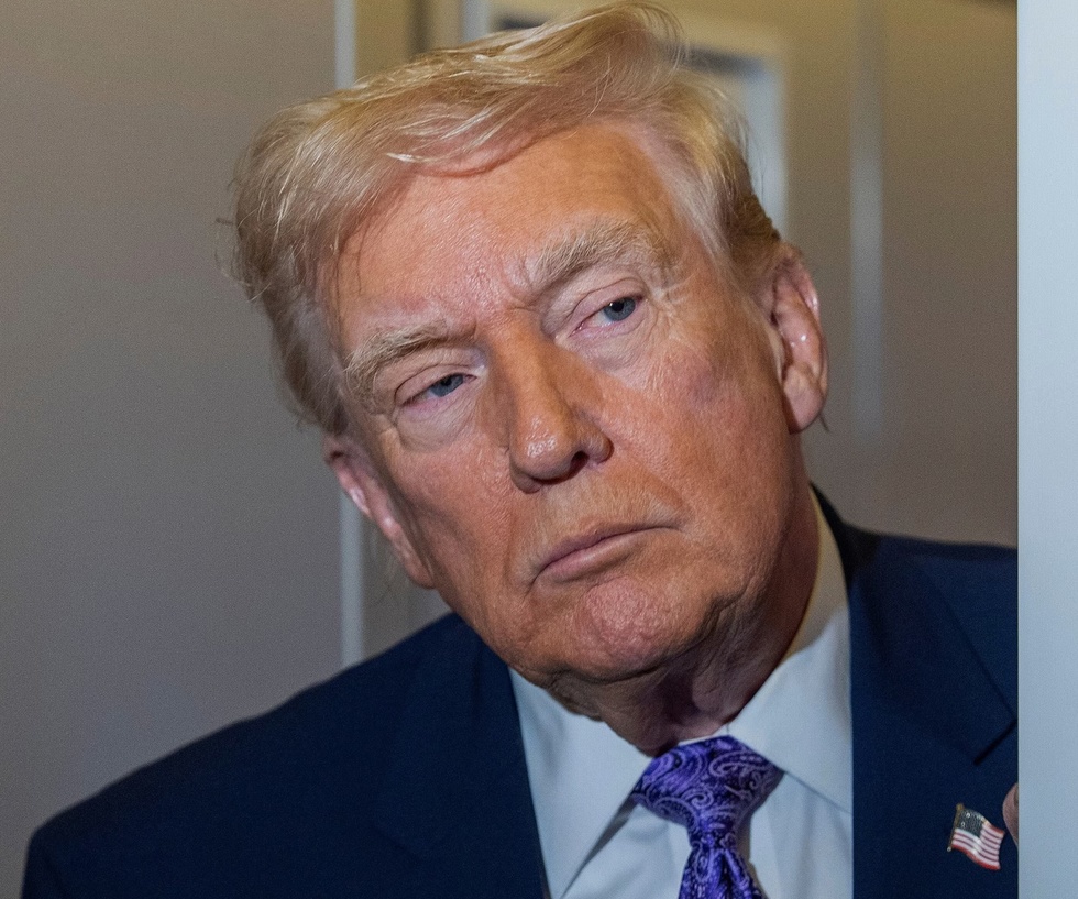 Trump îl acuză de lipsă de „loialitate” pe Henry Cuellar, congresmanul democrat din Texas pe care tocmai l-a graţiat. „S-a terminat cu Mr. Nice Guy!”