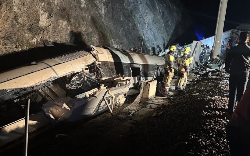 Un român aflat în trenul implicat în teribilul acident din Spania a supravieţuit. El se afla într-o convorbire video cu familia în momentul impactului