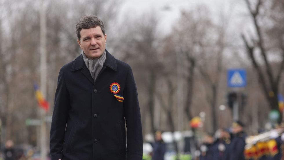 Nicuşor Dan, întâmpinat cu aplauze şi huiduieli la Focşani: „La mulţi ani, dragi focşăneni care huiduiţi” / „Uitaţi-vă la cine sunt oamenii în care vă puneţi speranţele” / Preşedintele a participat la Hora Unirii