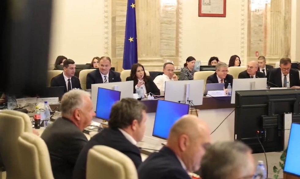 VIDEO. Bugetul 2026, în aer: scandal în Parlament în a doua zi de dezbatere, acuzaţii de „înţelegeri PSD-AUR” şi amendamente respinse pe bandă rulantă