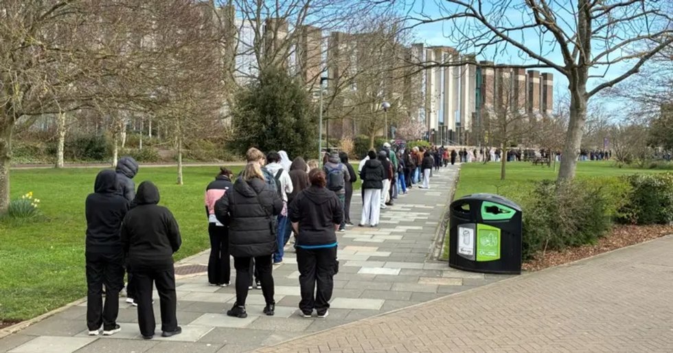 Alertă de sănătate în Marea Britanie după un focar mortal de meningită în Kent, posibil legat de un club din Canterbury