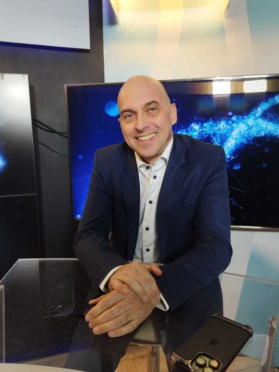 Prof. univ. dr. Horia Barbu, la Medika TV: Implantul dentar nu doare. Dacă ai o durere după implant, înseamnă că e ceva în neregulă, nu trebuie să aştepţi