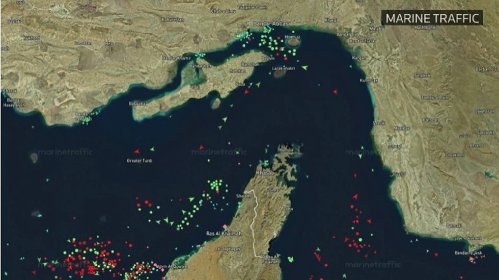 Traficul naval, dat peste cap în Strâmtoarea Ormuz. Mai multe nave comerciale se întorc din drum din cauza restricţiilor impuse de Iran