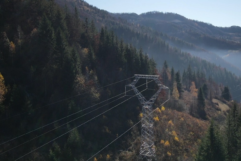 Transelectrica primeşte undă verde de la Guvern pentru două proiecte energetice majore. Reţeaua de 400 kV se extinde în nordul ţării