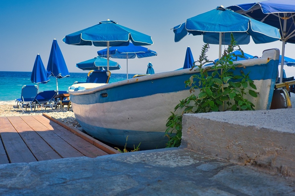 Noi reguli dure pe plajele din Grecia. Ce nu mai au voie să facă turiştii