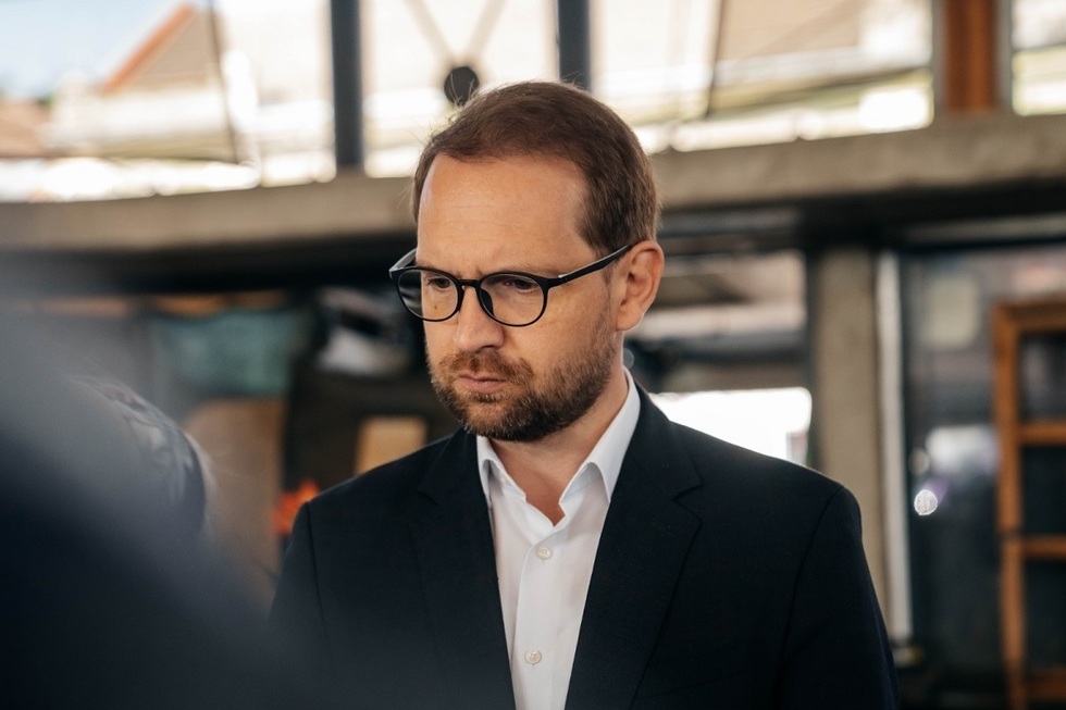 Dominic Fritz avertizează asupra riscurilor unei moţiuni de cenzură. „România nu-şi permite haosul pe care îl pregătesc PSD şi AUR”