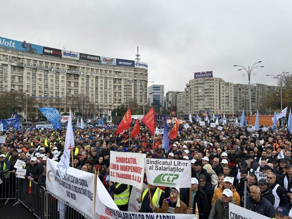 Protest de amploare în Piaţa Victoriei, cu peste 10.000 de participanţi aşteptaţi. Sindicaliştii contestă dur măsurile Guvernului şi scăderea nivelului de trai