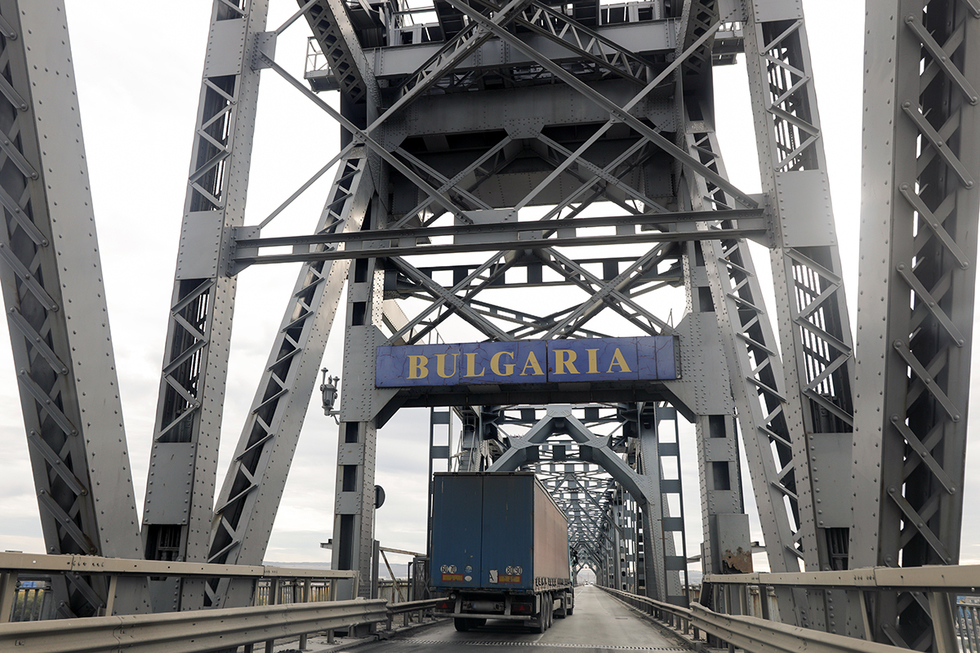 Românii care merg de 1 Mai în Bulgaria trebuie să ştie asta. Cât costă trecerea podului Giurgiu-Ruse