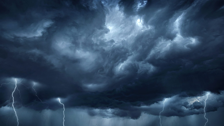 Administraţia Naţională de Meteorologie: Vreme neobişnuit de rece şi instabilă în mare parte din ţară