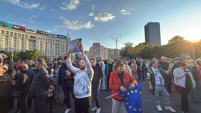 Manifestaţii pro-Bolojan în Bucureşti şi în ţară, înainte de votul moţiunii. Premierul: „Înţeleg acest sprijin ca unul pentru modernizarea României”