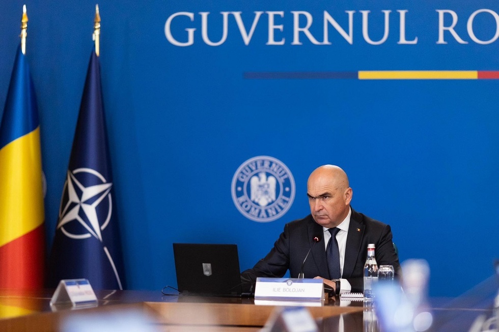 Ce mai poate face Guvernul Bolojan după moţiunea de cenzură? Executivul rămâne în funcţie, dar fără puteri depline