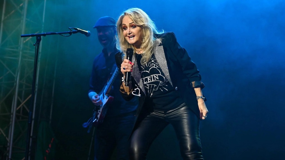 Bonnie Tyler, în comă indusă după o operaţie intestinală de urgenţă. Medicii spun că măsura îi ajută recuperarea