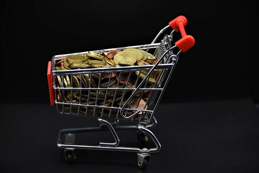 Românii plătesc tot mai mult pentru traiul de zi cu zi. Inflaţia a trecut de pragul de 10%