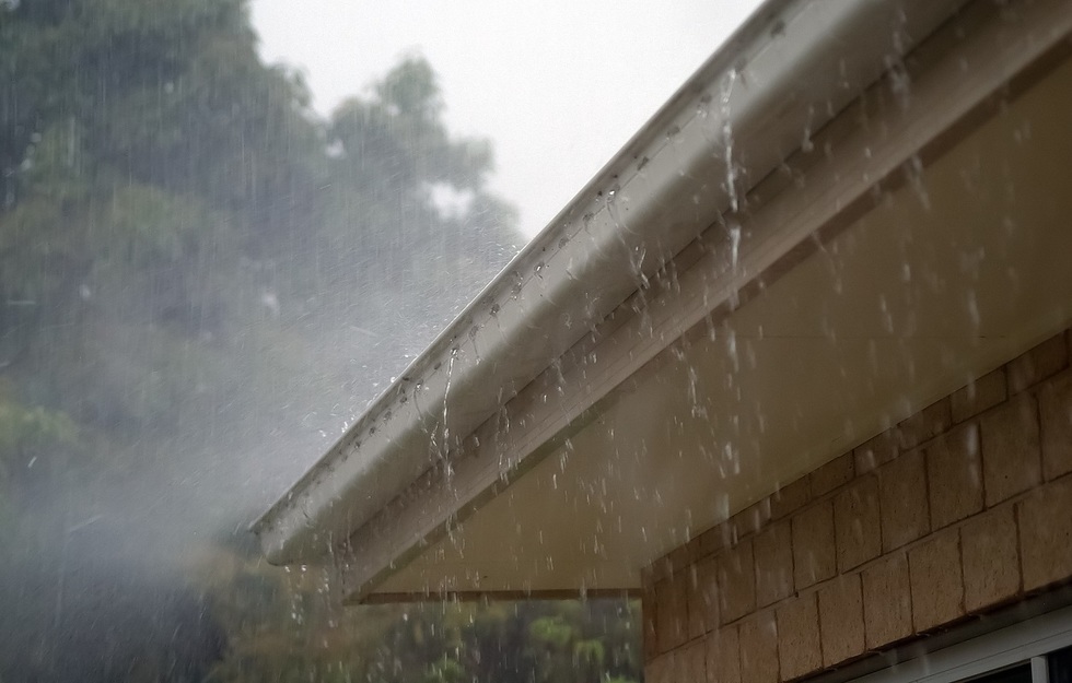 România intră sub influenţa unui nou ciclon. Ploi torenţiale şi vijelii sunt anunţate de meteorologi