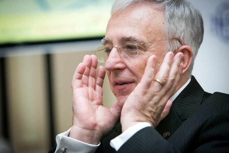 Mugur Isărescu, guvernatorul BNR, nu crede că soluţia ar fi un premier tehnocrat: „Eu am fost, număram zilele ca un deţinut”