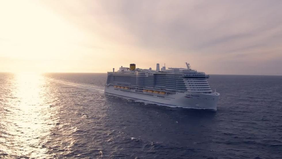 VIDEO. Vacanţe 2 în 1: Marea şi uscatul, explorate în croazieră