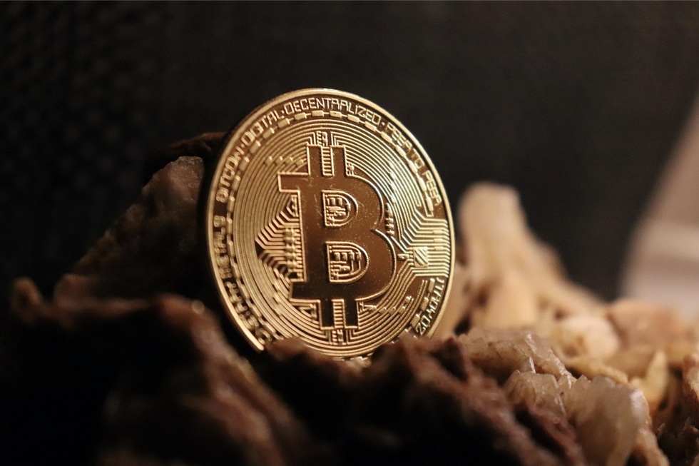 Veşti importante pentru investitorii în criptomonede. Operatorii pregătesc trecerea la un regim de supraveghere mai strict