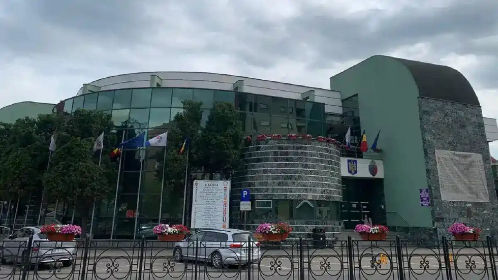 Primăria Alba Iulia, executată silit pentru o datorie de peste 13 milioane de lei. Transportul public este blocat de mai bine de o săptămână