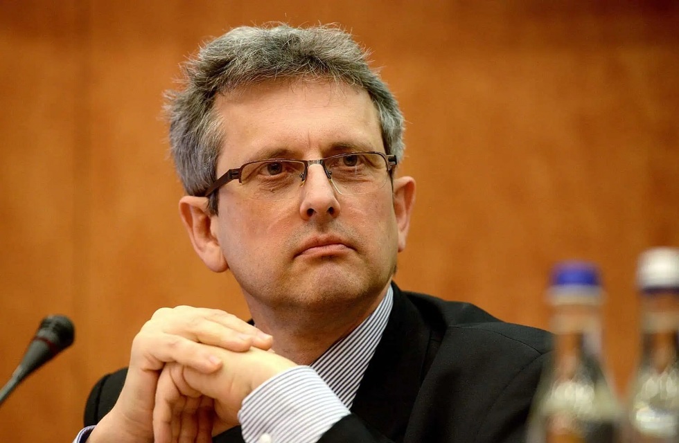 Economistul-şef al BNR avertizează asupra riscurilor din economie. „România poate ajunge la retrogradarea ratingului de ţară”