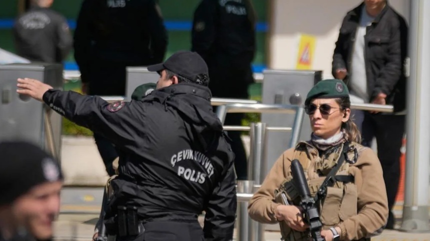 Operaţiune „antiteroristă” la Ankara înaintea summitului NATO. ONG-urile acuză o campanie împotriva societăţii civile