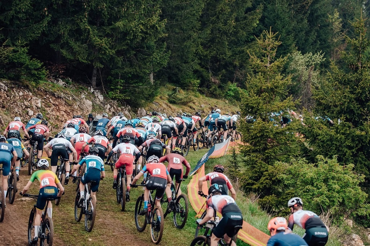 Auchan susţine viitorii campioni ai ciclismului european la Cheile Grădiştei, gazda Campionatului European de MTB pentru Tineret