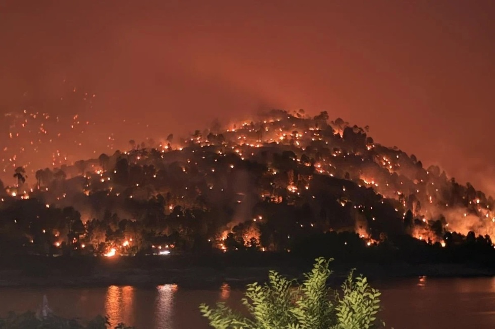 Urgenţă naţională în Spania, din cauza incendiilor de vegetaţie. Peste 10.000 de oameni au fost evacuaţi până în prezent