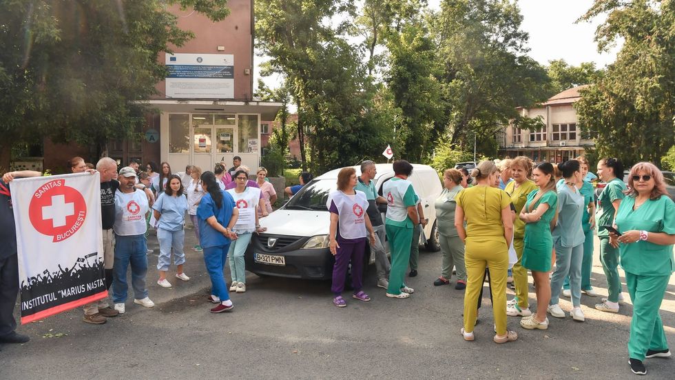 Grevă generală în Sănătate, pe fondul legii salarizării. Peste 500 de spitale vor asigura doar serviciile esenţiale pe parcursul protestului